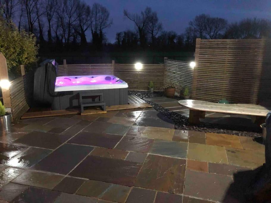 奇彭纳姆Moors Wood Relaxing ,Tranquil Retreat With Hot Tub别墅 外观 照片