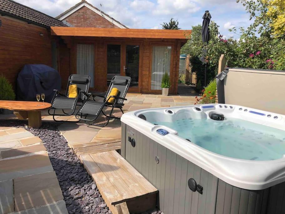 奇彭纳姆Moors Wood Relaxing ,Tranquil Retreat With Hot Tub别墅 外观 照片